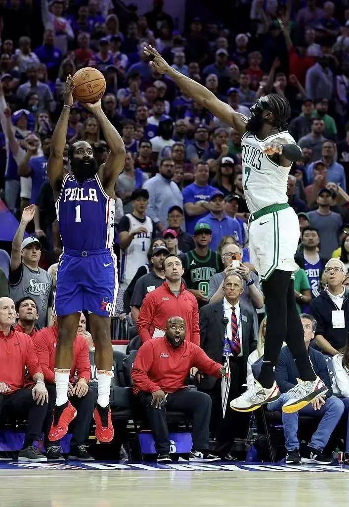 九游体育官网-哈登回归赛场，败北首场状态亮眼，TL观众沸腾！的简单介绍-九游体育官网